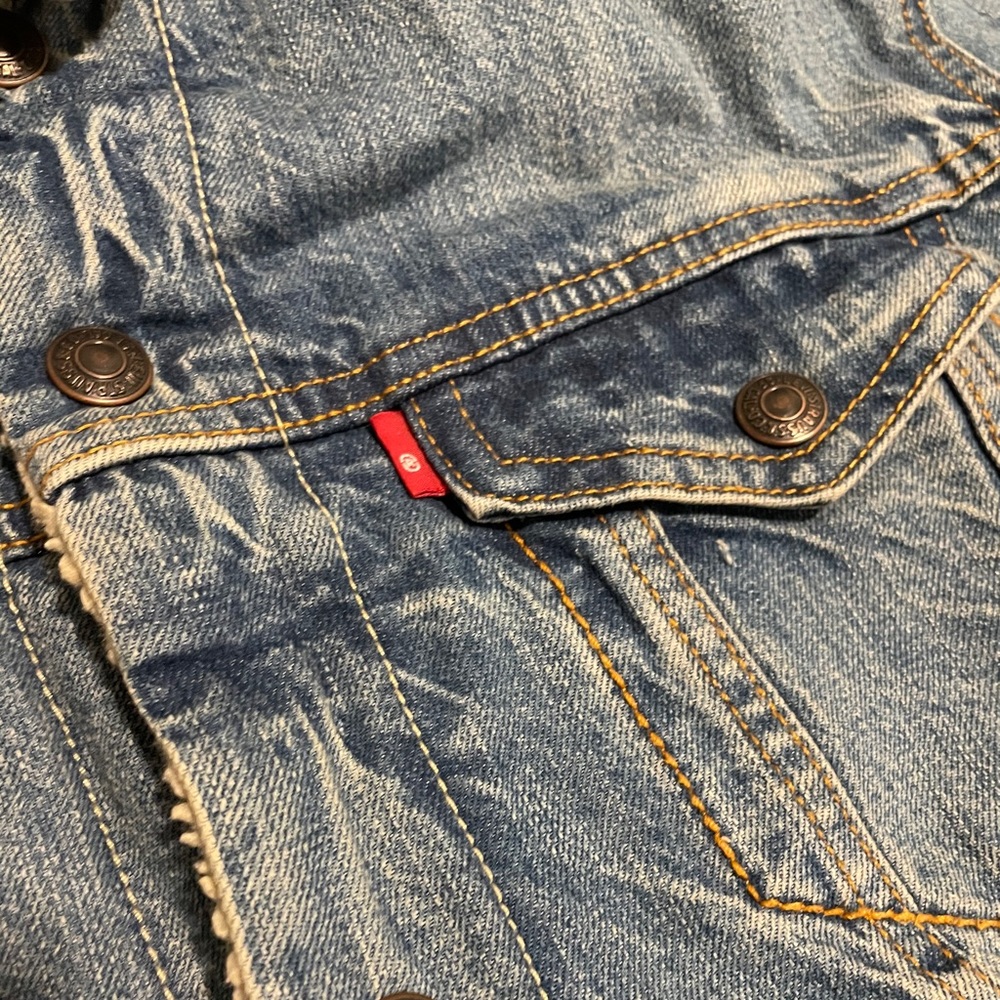 Levi Vintage Fit Sherpa Trucker Jacket - Picture 2 of 8